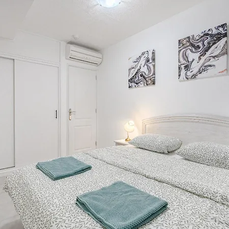 Apartman 2 Bedroom With 2 Ac, Balcony And Ocean Views